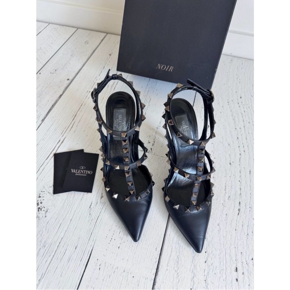 Valentino Garavani - Matte Black Rockstud Leather Pumps - Picture 3 of 7